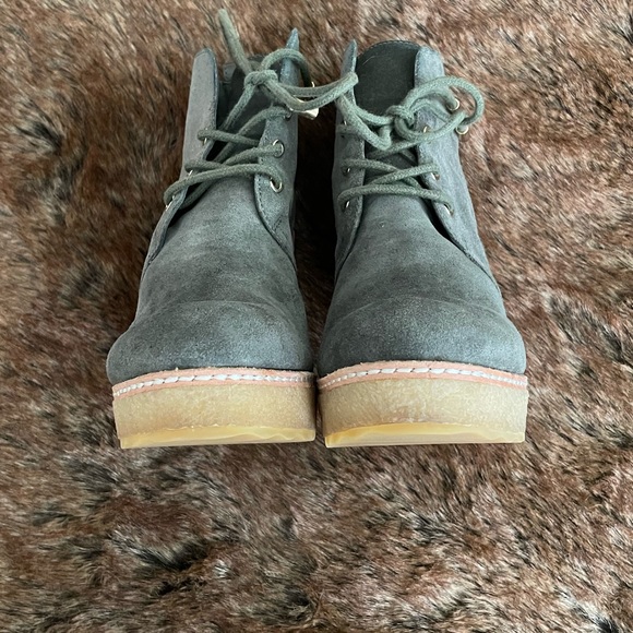 Tory Burch Denise Wedge Split Suede Booties Size 7 - Picture 3 of 7